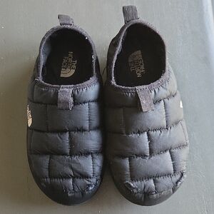 The North Face Black Quilted Slip-On Puffer Slippers